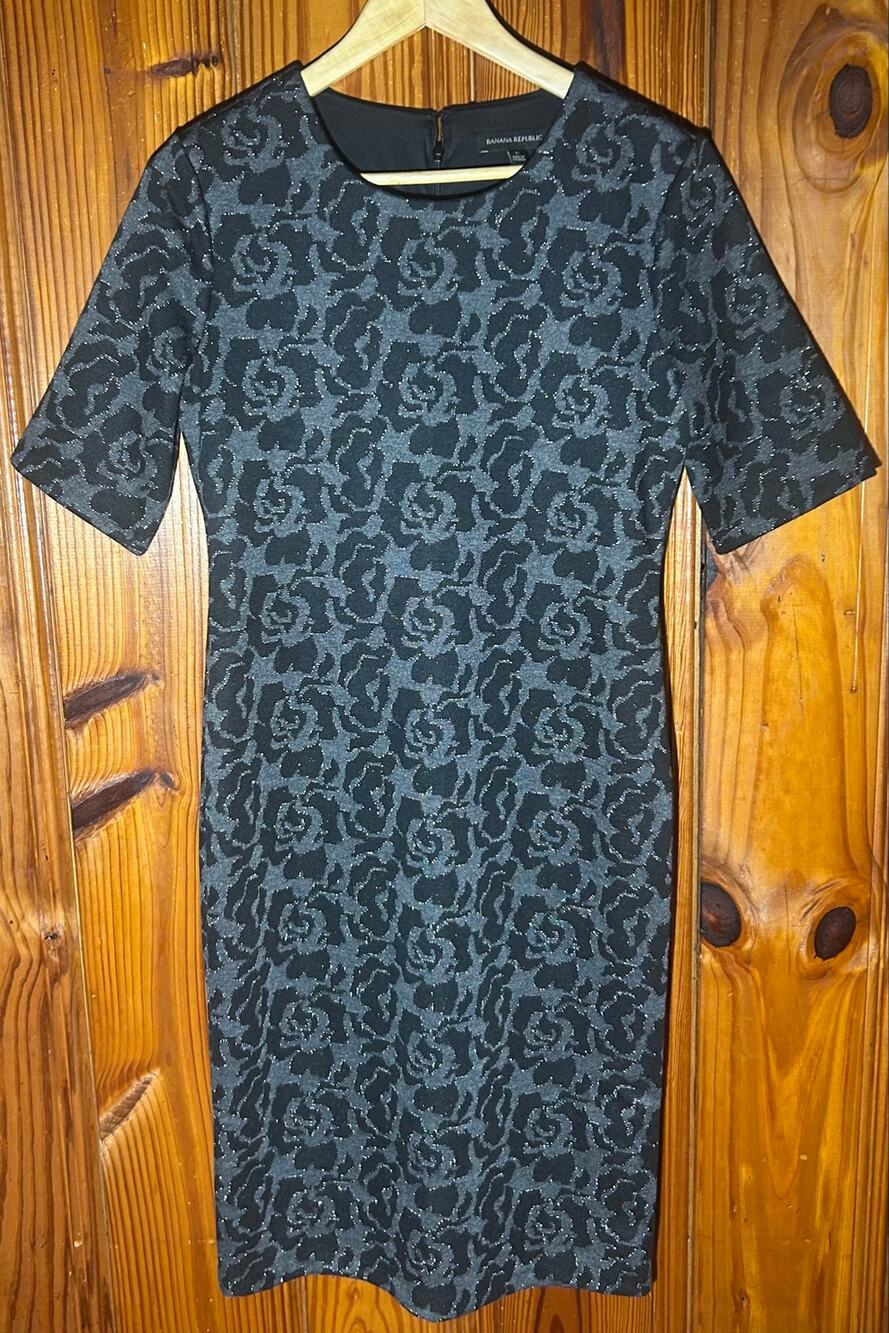 Banana Republic Women's Dress LBD Black Embossed Floral Pattern Size 8 Shiny